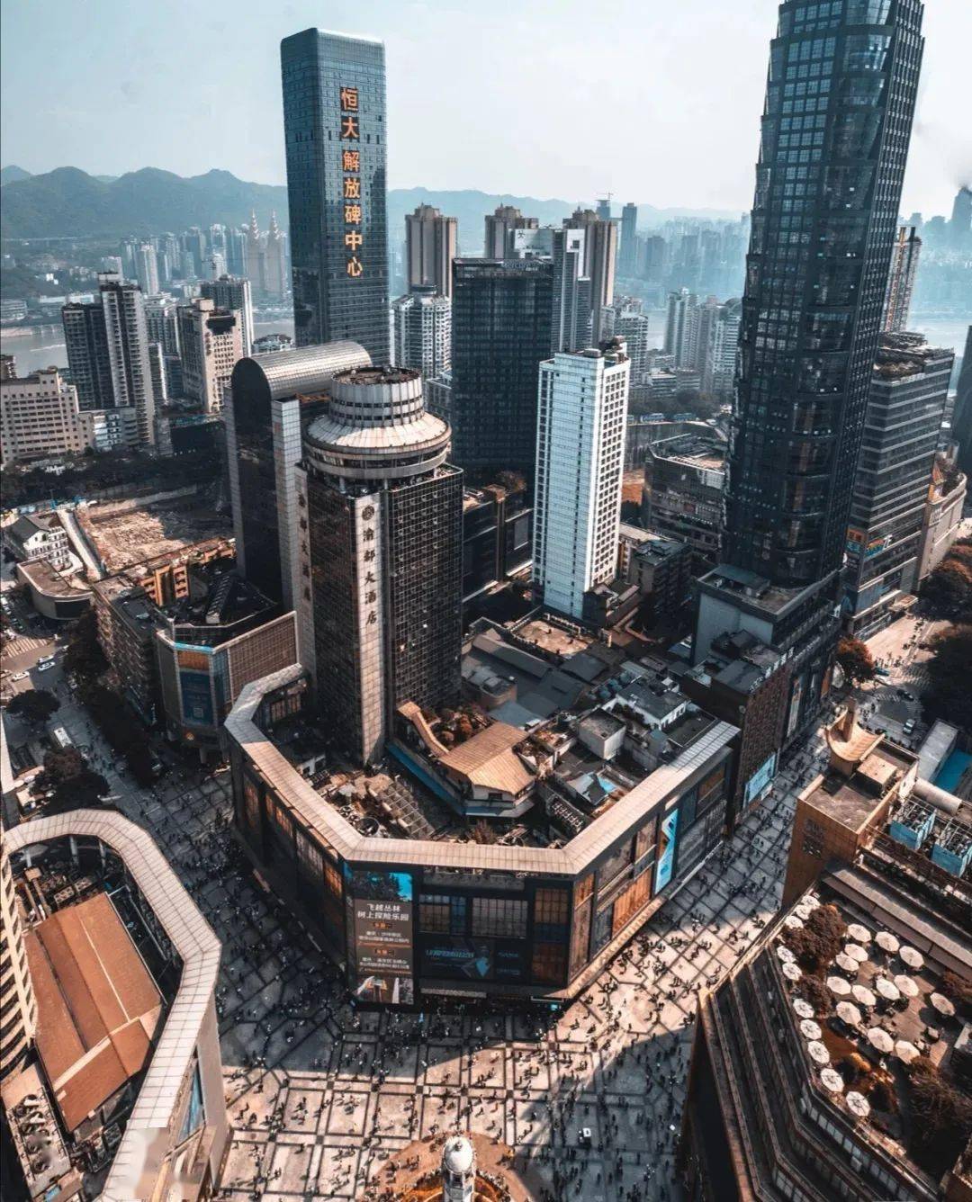 城市探秘丨让我们走进如火般热气浪漫的山城雾都重庆