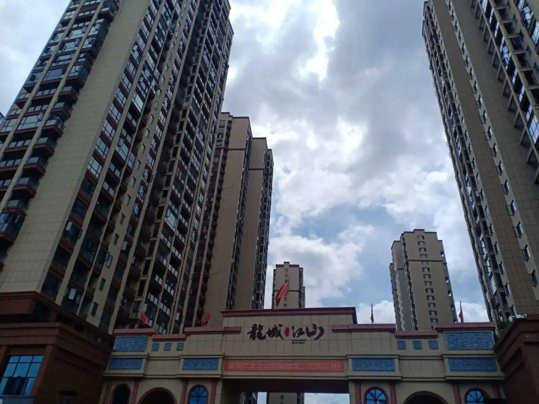 龙城江山艺华鼎的周五质检日,指在每周的星期五随机抽取在建套房或