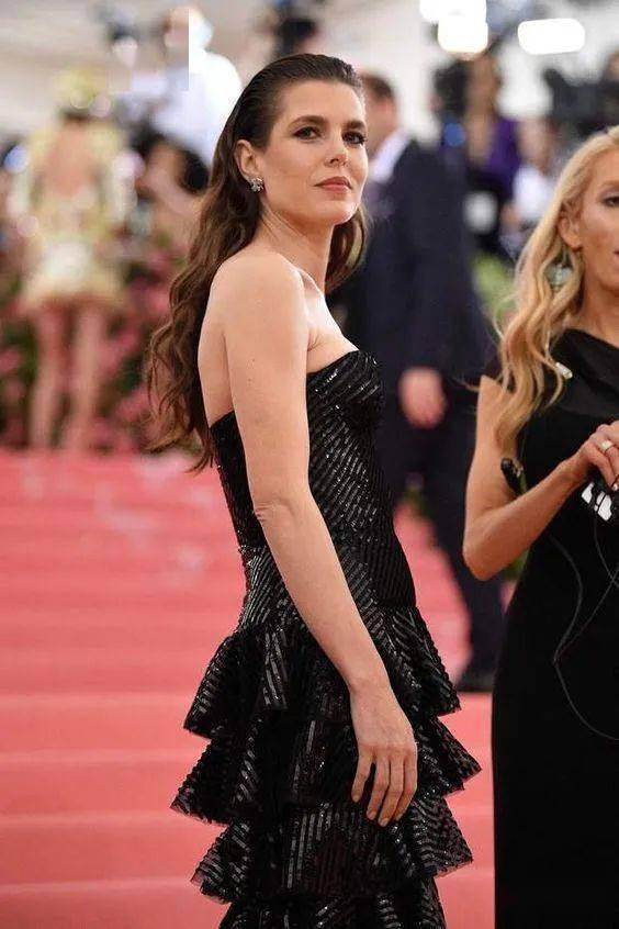 "摩洛哥最美公主"夏洛特charlotte casiraghi2次未婚生子