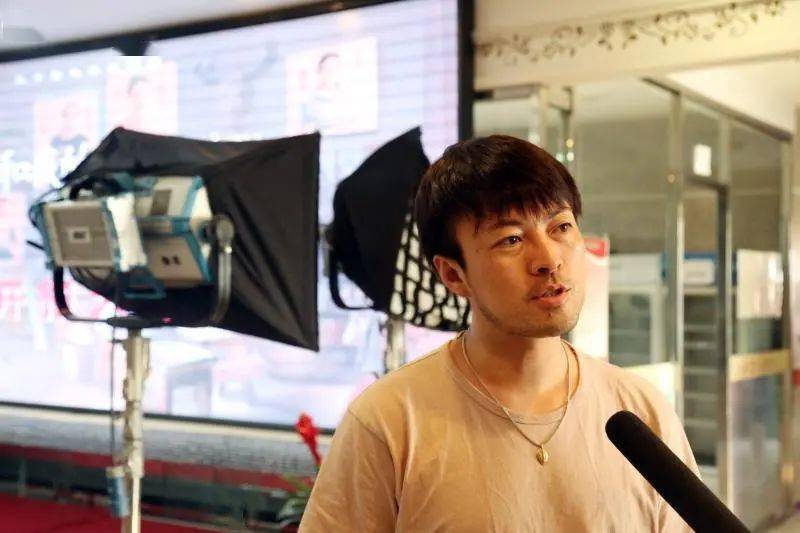 导演孟亮联合出品人,制片人李怡燊编剧,总导演林和平这部戏是林和平继