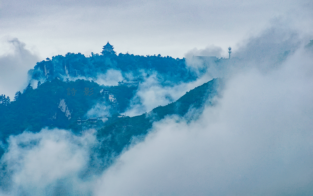 天青色等煙雨而我在等你