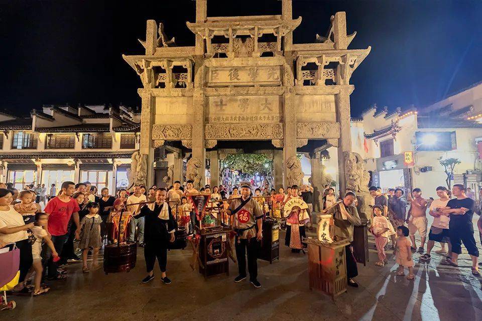 徽州古城非遗夜市暨重建家园义演活动今晚举行!