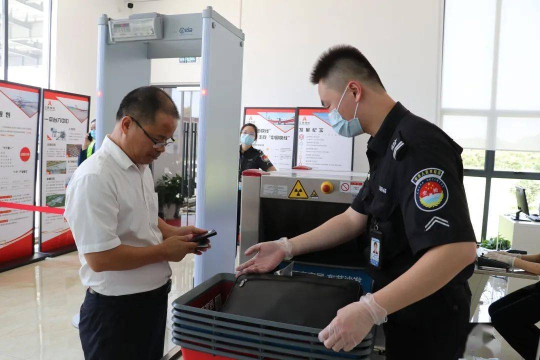 獨立安檢通道,旅客憑身份證即可安檢 旅客從進候機大廳到上飛機,最快