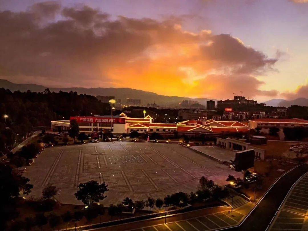 怎么回事最近很多摄影师摄影家都围着佛冈篁胜新城拍拍拍