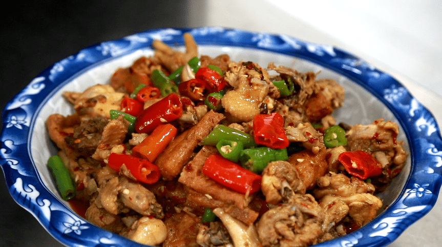 三湘四水强军行丨舌尖上的军营涟源合菜珠梅土鸡