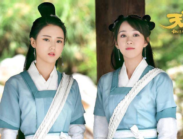 她和女主吴佳怡本来同名,在17年之前她叫宋欣佳怡,这是她的本名,可能