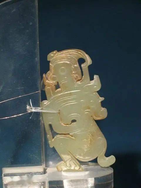 西周 人龙佩 虢国墓地出土西周 人龙纹环 国家博物