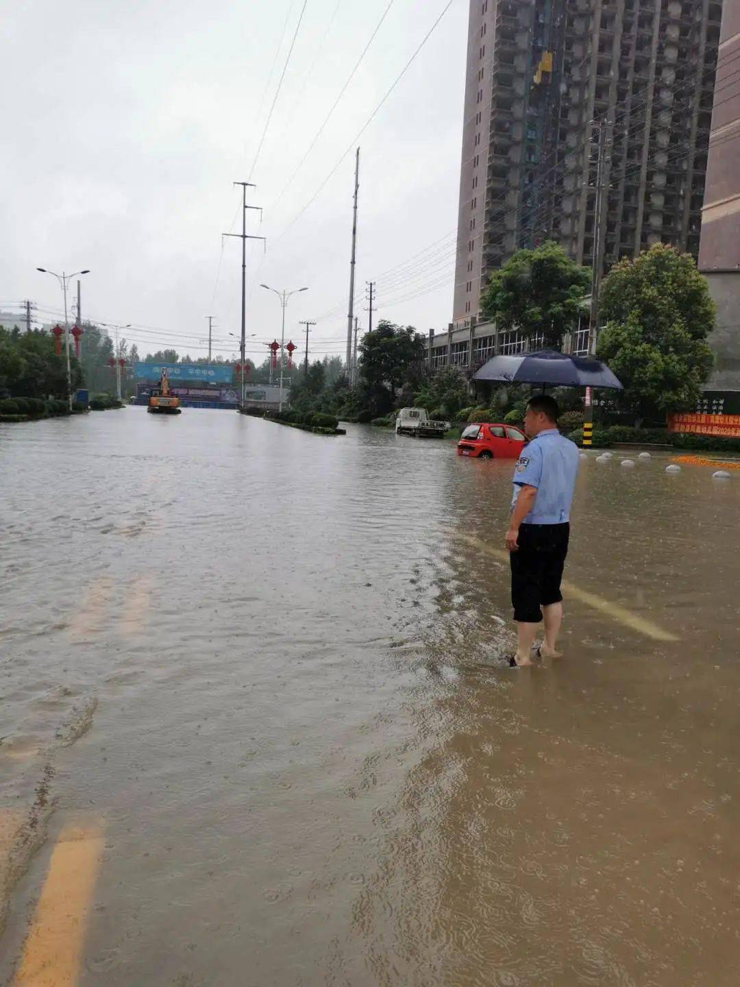 有序,畅通,防止雨天道路交通事故的发生,固始县交警大队积极应对,采取