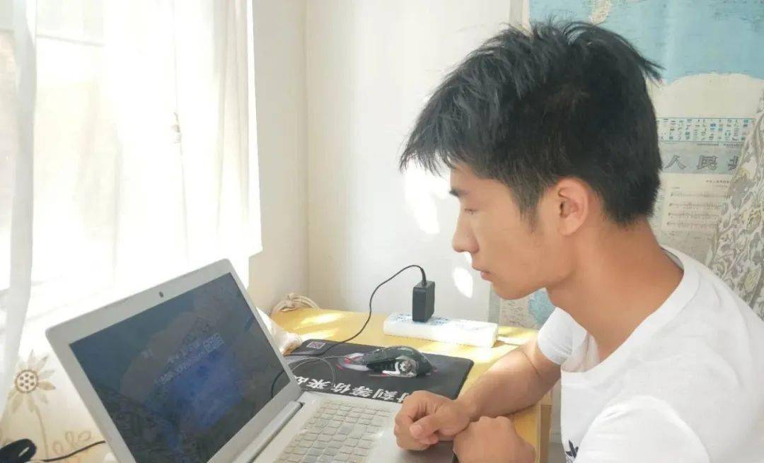 热点| 我院师生集体观看第六届宁夏"互联网 "大学生创新创业大赛启动