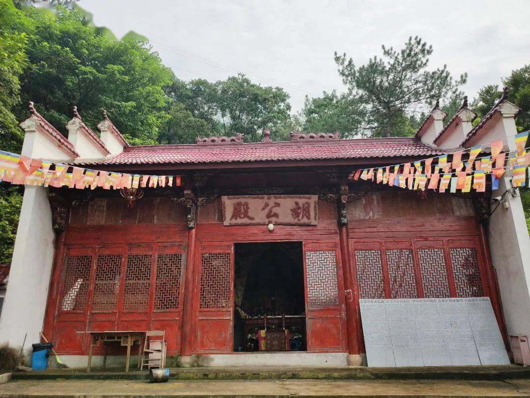 行走丨要登多少次德胜岩,才算完整地过一生?