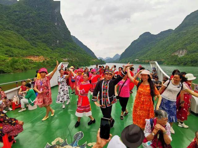 壮乡终于等到你跨省旅游全面启动广西一天迎来三批粤桂跨省旅游团