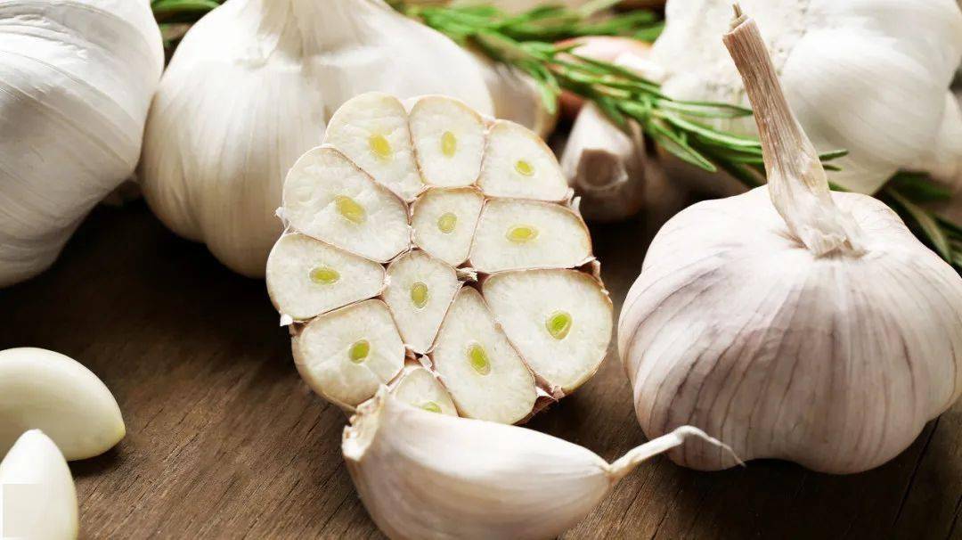 当南方室友目瞪口呆地看我啃大蒜时我果断发了这条推文给她