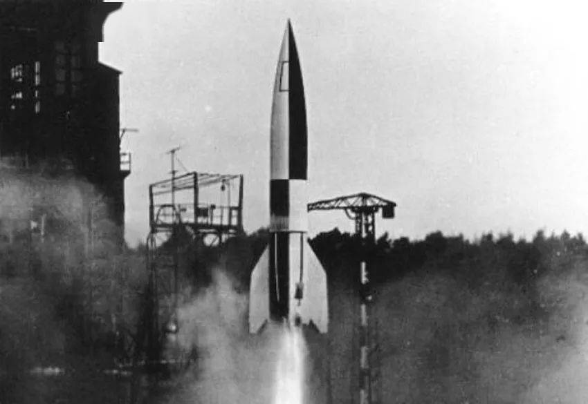 v2火箭现代大型火箭的雏形罗伯特·戈达德是美国教授,工程师和发明家