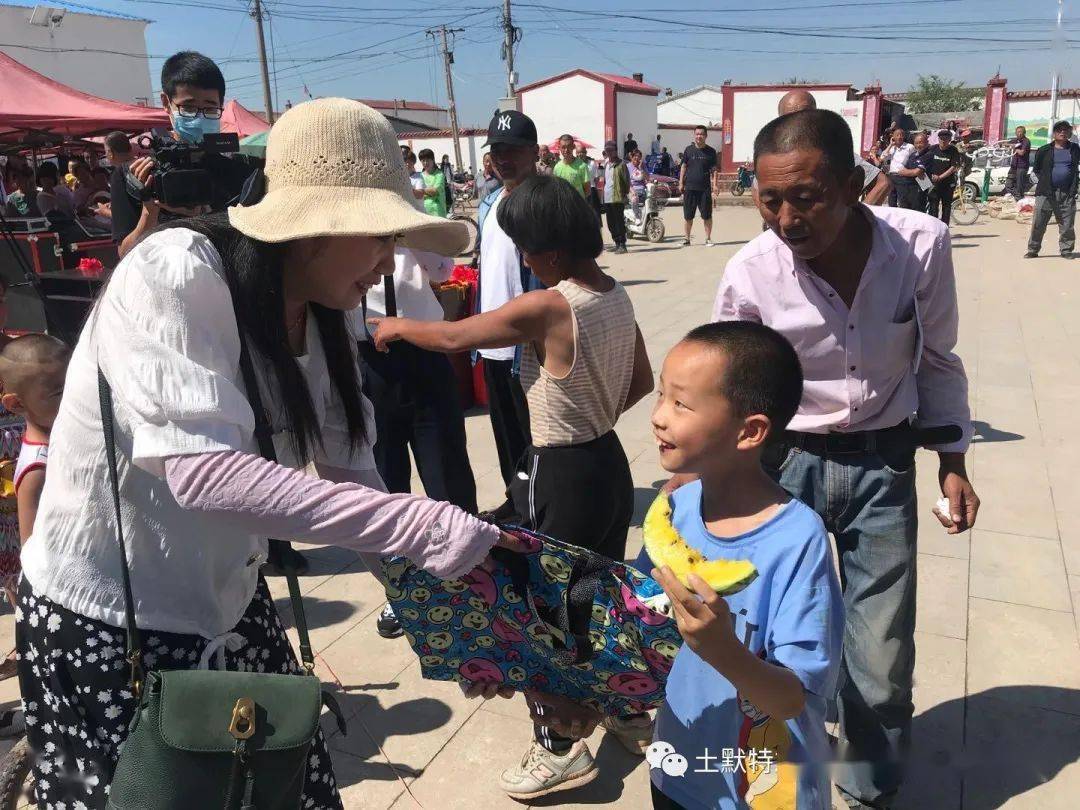 塔布赛乡党委,政府将继续借助五彩土默特区域公用品牌,加大可沁村小