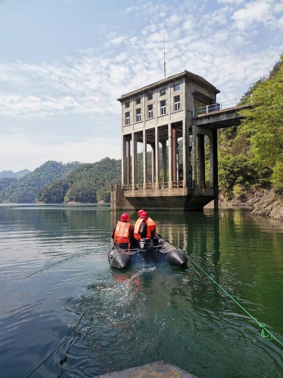 里石门水库图片