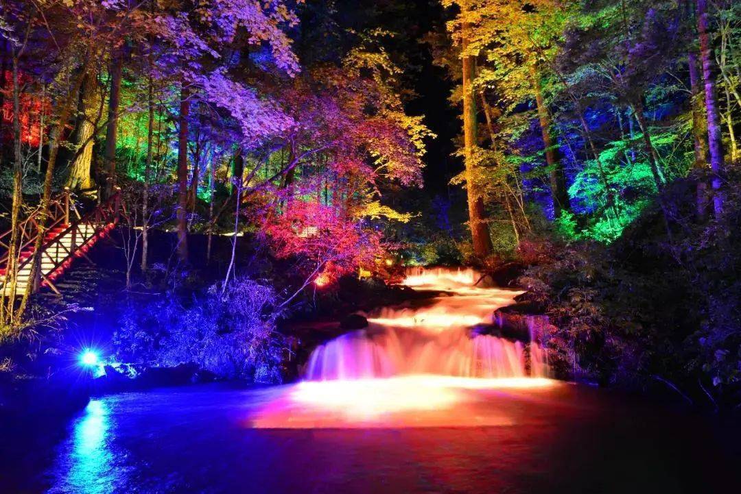 快来长白山大戏台河景区避暑吧!