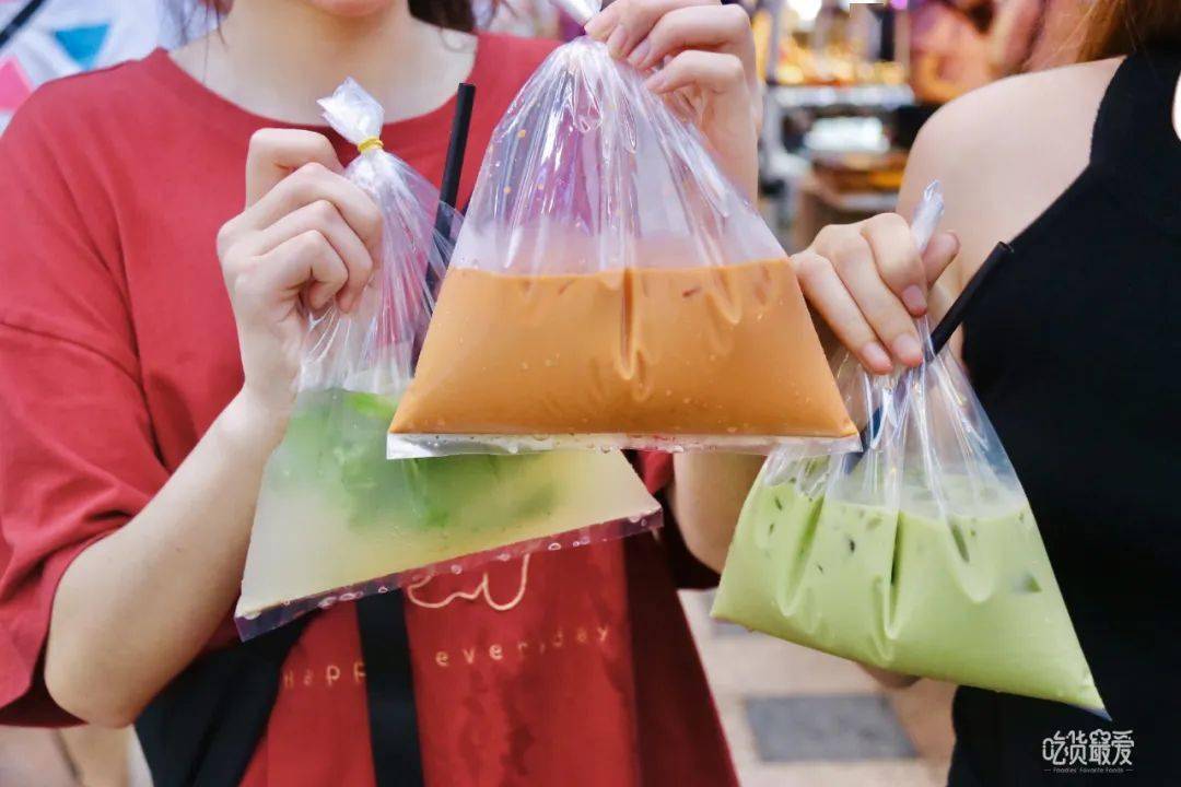 王嘉尔同款捞面,泰式袋装奶茶杭州刮起网红袋装小吃风!