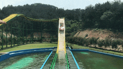 晚上十点,趁着小火车夜游草原,与白天的景致不同,比白天的心境更安逸