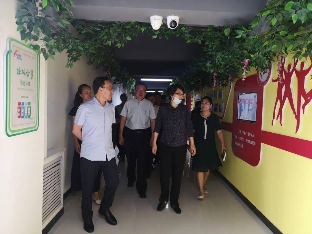 市委常委组织部长统战部长郝艳红到西门里街道调研城市社区现代化治理