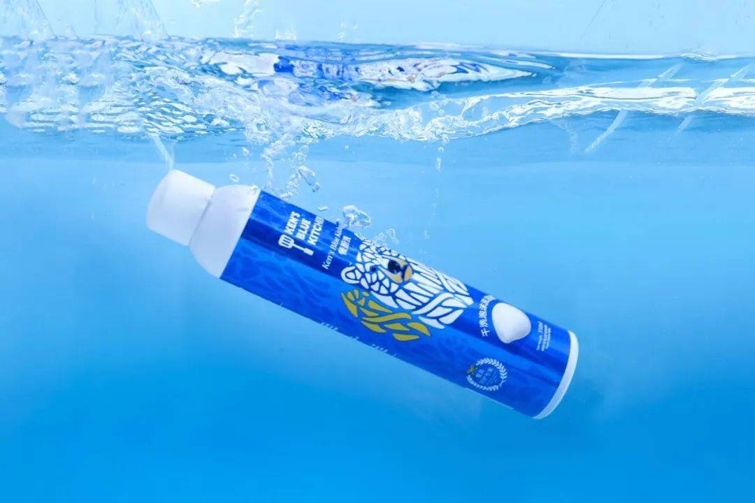 相比之前用 洗洁精 钢丝球,大力气难擦掉的顽固油渍. 现在用它摇几