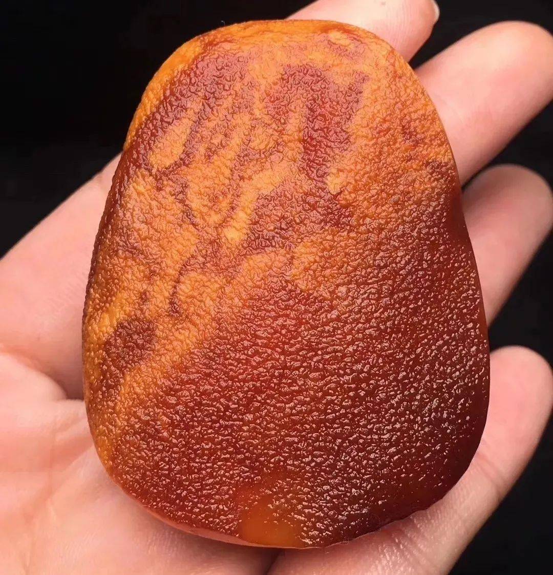 琥珀蜜蜡原石怎么玩?老玩家教你花式新玩法!_手机搜狐网