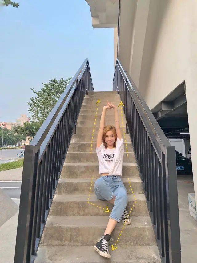楼梯拍照别再傻傻坐着拍教你7种姿势分分钟拍出大片