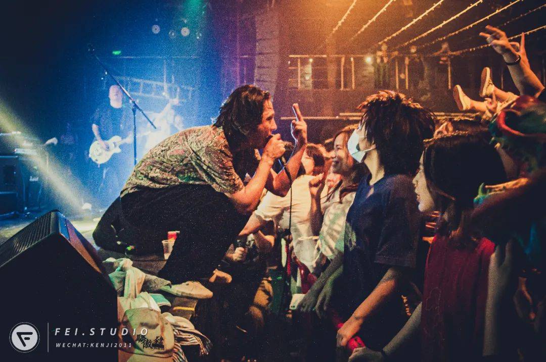 演出回顾麻园诗人钢心乐队newworldnewbeer联合专场上海站