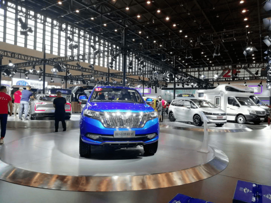 港东集团国马增程式纯电动汽车扮靓郑州新能源车展