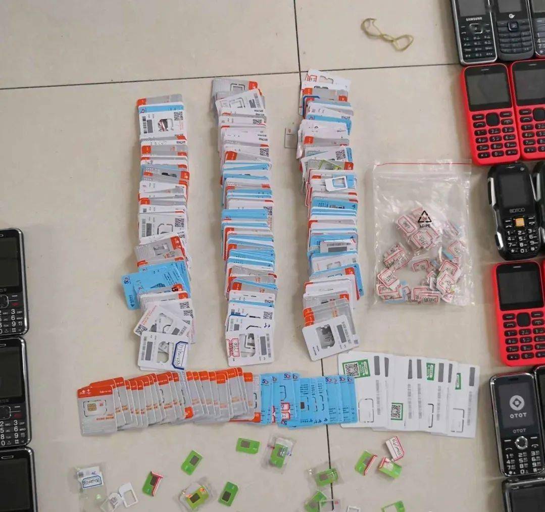 抓获犯罪嫌疑人3人,现场查获手机236部,手机卡360余张.