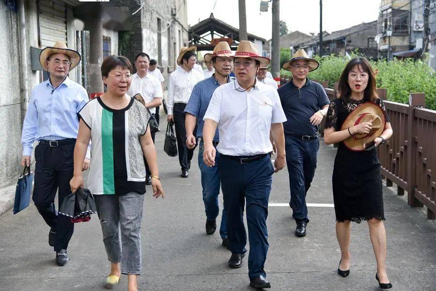 调研宁波市银保监局党委书记局长蔡兴旭来园区调研