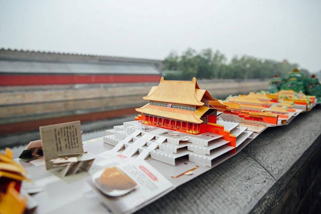 为了"复制"故宫,有人做了一本3.2米长的立体书