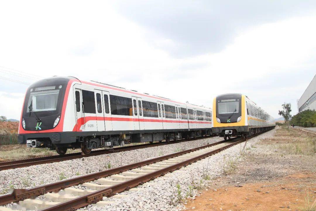 快了快了昆明地铁4号线36辆列车本月交付