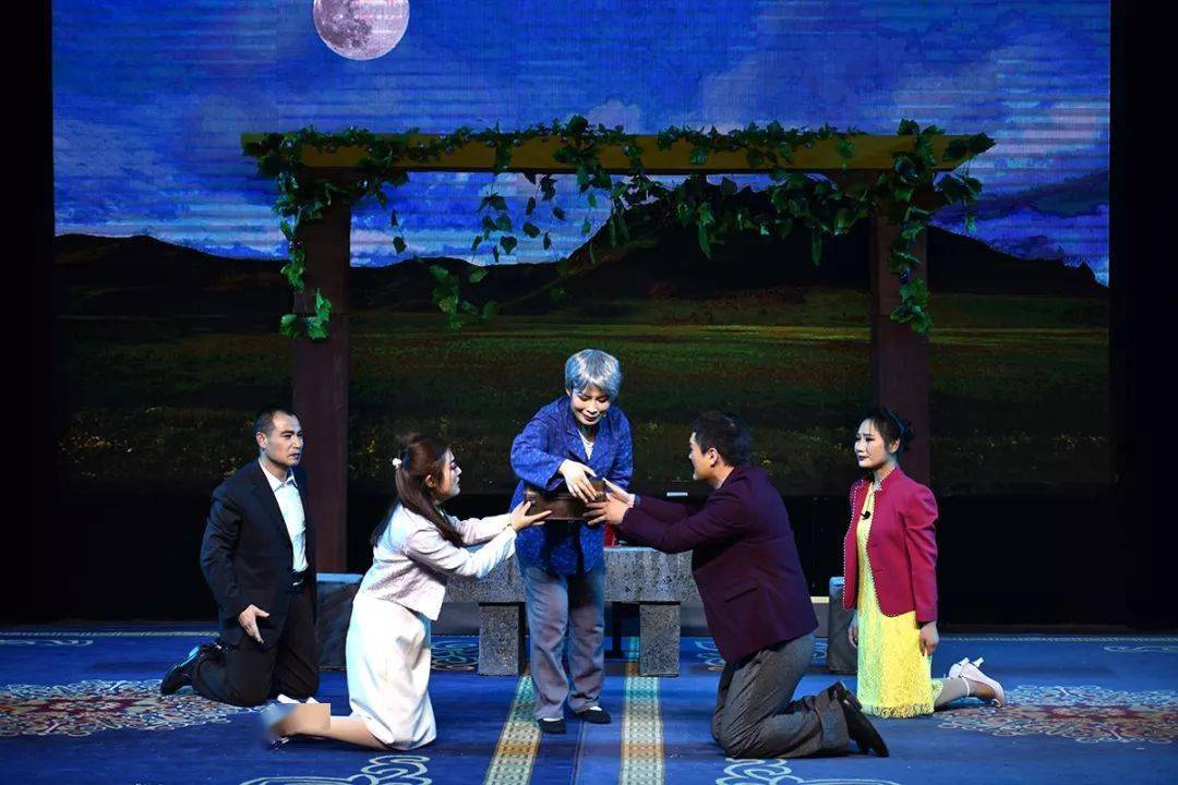 24日演出地点:临猗县楚侯乡南村舞台演出剧团:临猗眉户剧团演出剧目