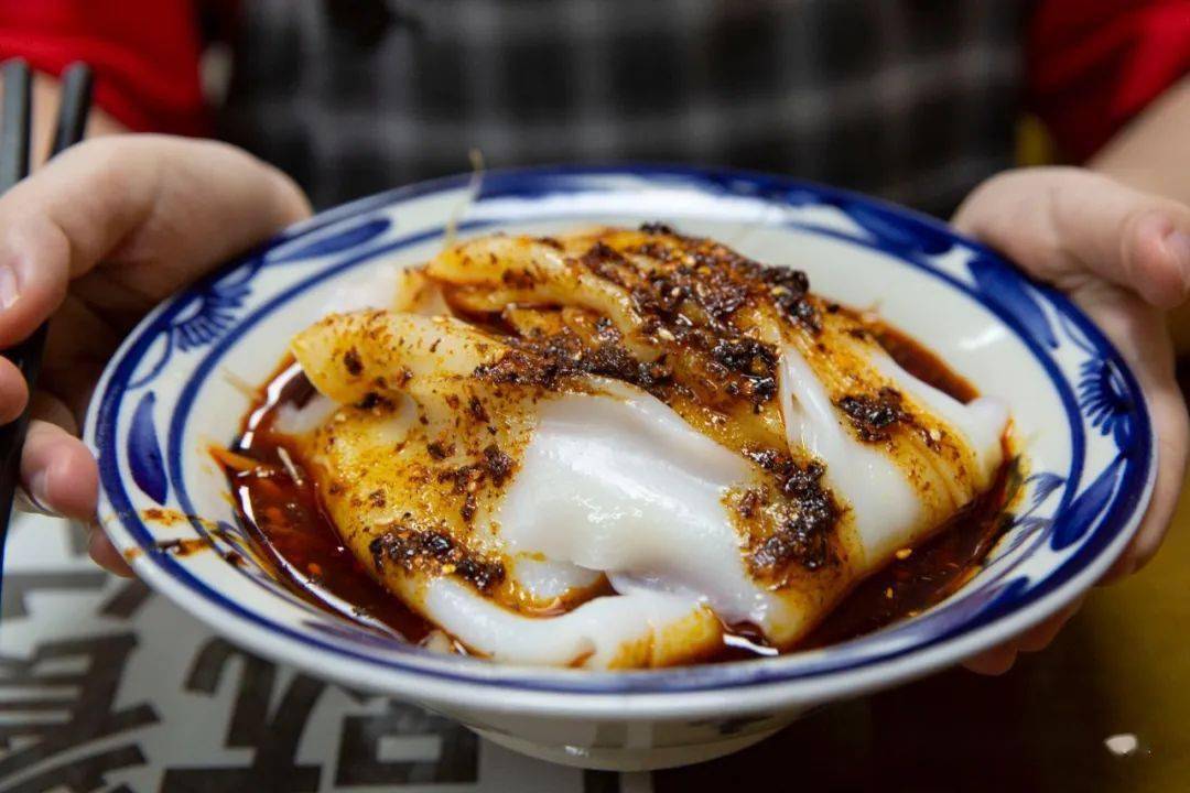 招牌是热米皮老板是地道的陕西人,有不少汉中人都慕名来吃.