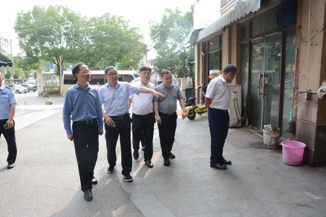 随后,一行人来到恒达好旺万盛广场进行检查.