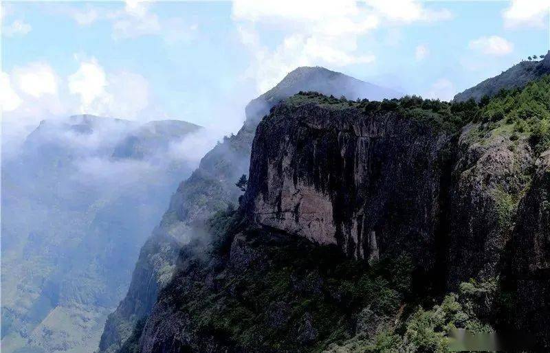 昭通轿顶山图片