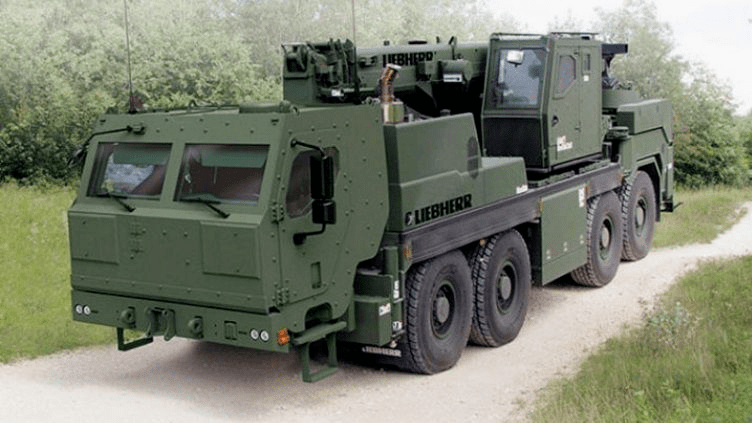 当然,利勃海尔还有其他军用吊机产品:例如下面的这台g-ltm 1090-4.