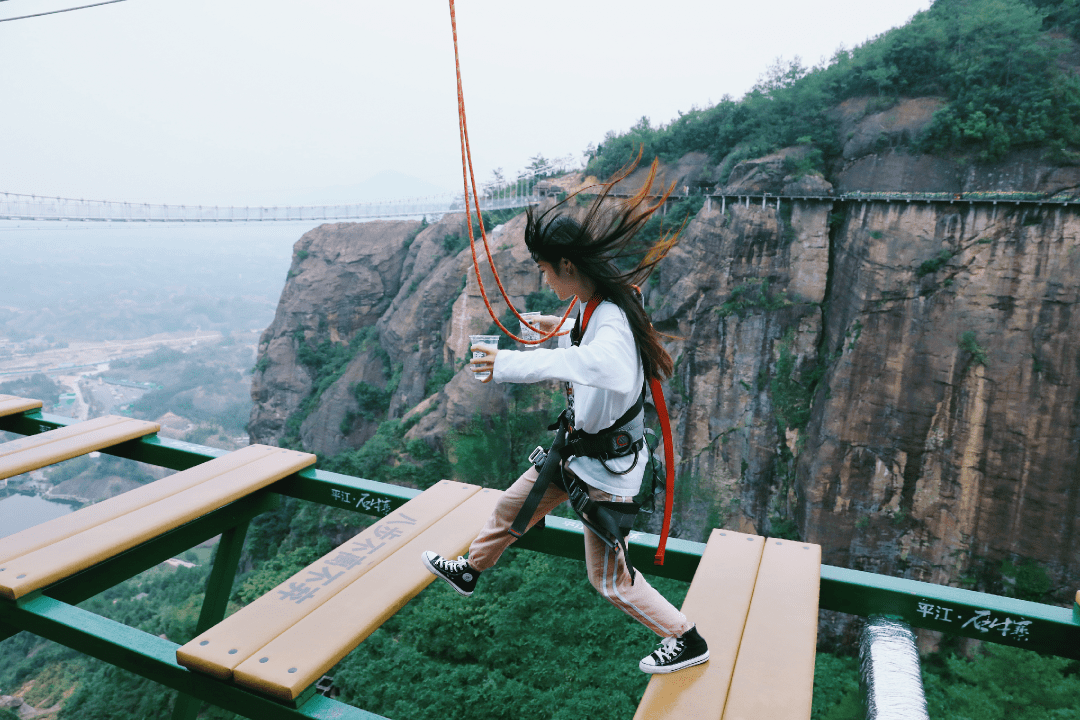 走,一起去湖南荡悬崖秋千吧!