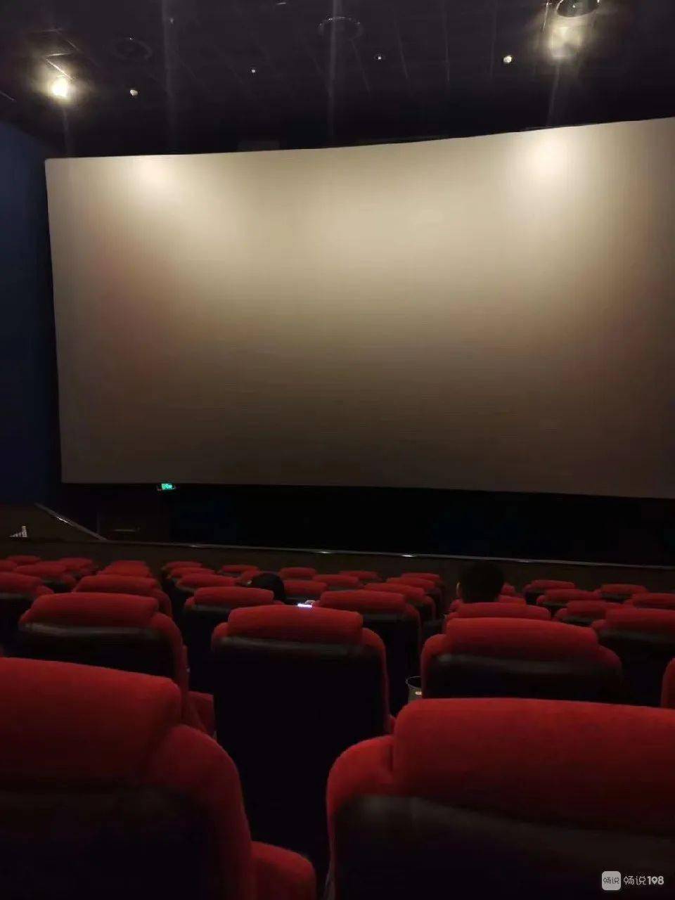 温岭电影院开始复工,看看银泰博纳影院现场图