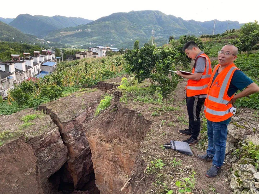 南江地質隊應急處置奉節縣一滑坡險情