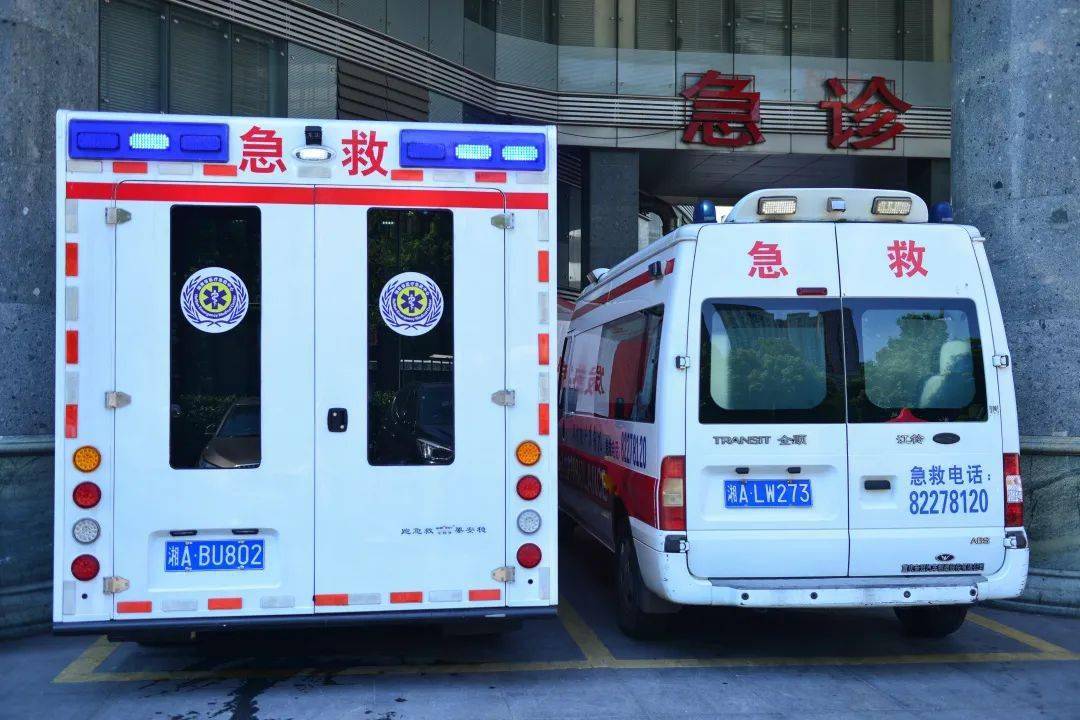 送医途中就可做紧急手术的"移动icu"救护车,来了!_急救