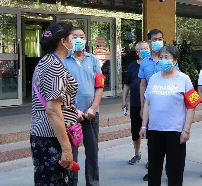 石河子市向阳街道23社区老党员战疫一线显忠诚