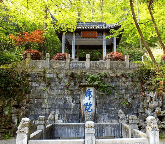 包括文苑——竹林,招隐,黄鹤山,磨笄山,莲花洞,北部景区等,兼具幽深