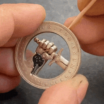 比如能动手指的硬币