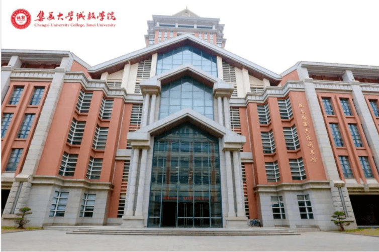 学院拥有独立的校园和较为完善的办学设施,建有一流的教学楼群,实验楼