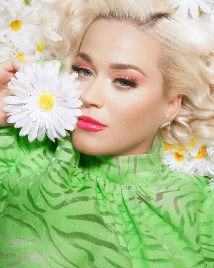 水果姐katy perry宣布新专辑延后发行!