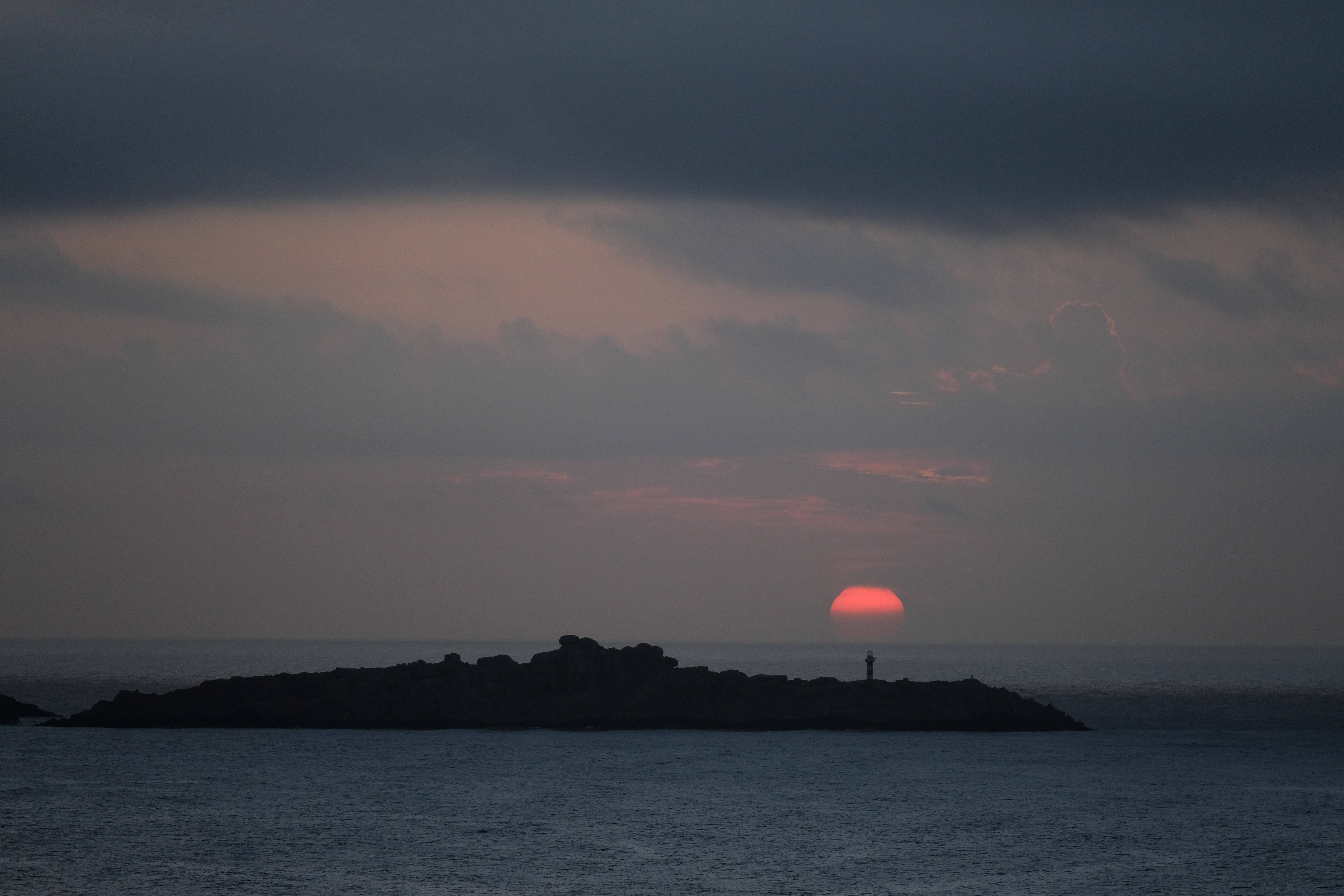 7月30日拍攝的南麂島的海上日出美景.