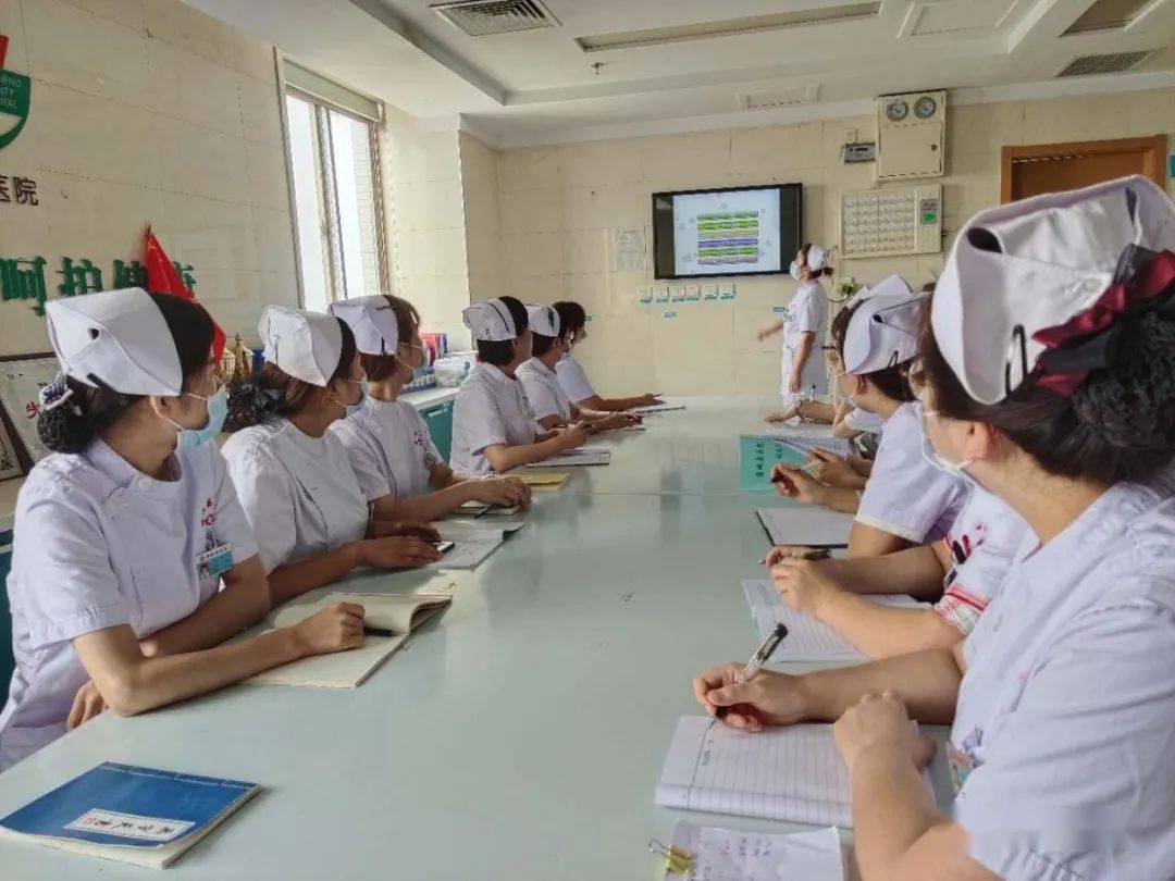 责任护士ppt汇报病情责任护士现场查体宋应群副院长对制作汇报ppt进行