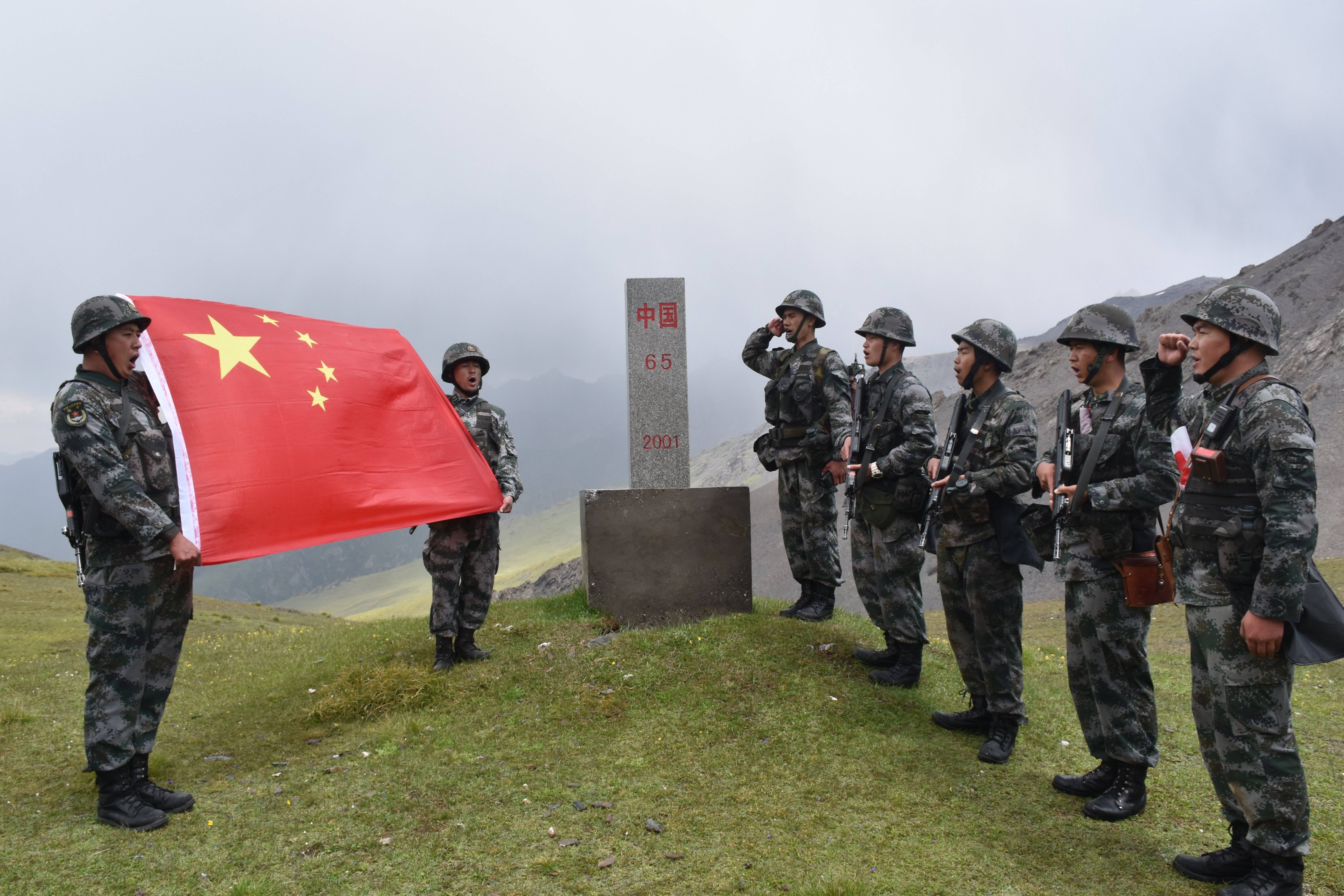 新疆军区某边防团玉其塔什边防连二班班长仓洛桑:我今年已经第8年了