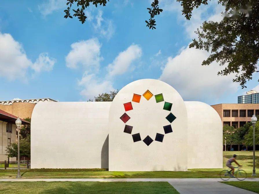 是欧普艺术大师ellsworth kelly设计的唯一一件建筑作品